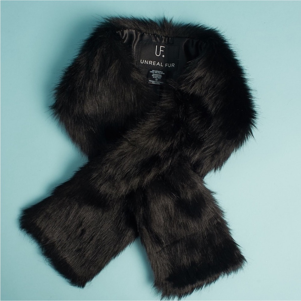 NWOT Unreal Fur Faux Fur Stole